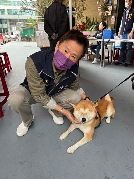 文龍里長秉持著熱心助人的信念,為蘭興里為服務多年,里區內的大小事就是里長的事。圖/取自士林區蘭興里交流中心臉書