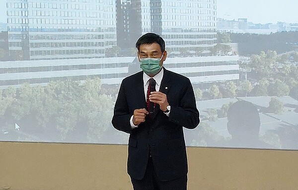 戴德梁行董事總經理顏炳立指出,在房市政策、央行限貸令等因素下,「房市炒作榮景將不會再有」。圖/好房網News記者林和謙/攝