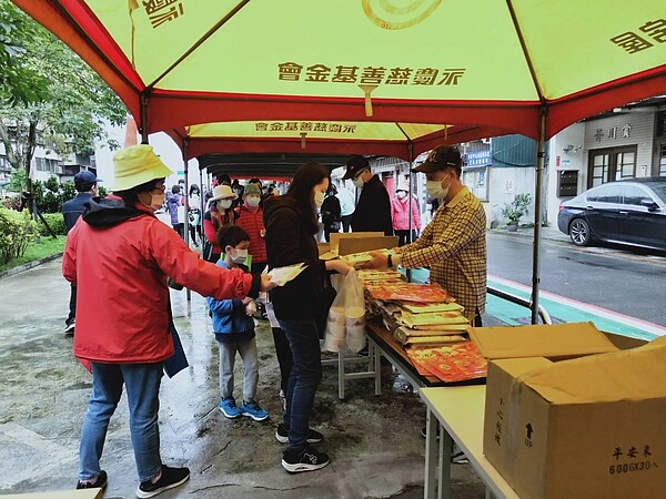 永慶房屋協助錦泰里睦鄰活動。圖／由范燕淇里長提供