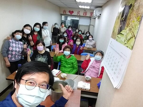 民輝里老人共餐活動。圖／取自民輝里里長陳威禎臉書