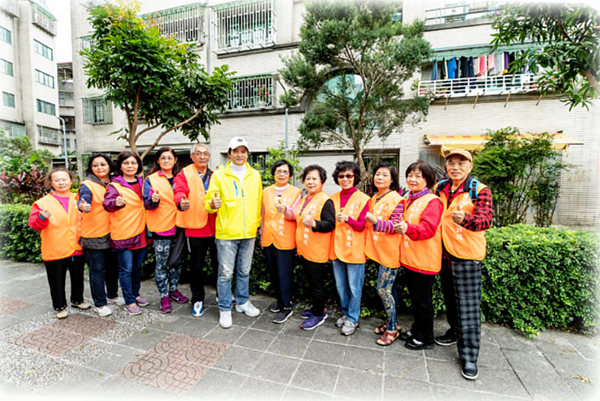 萬祥里熱心的志工團隊。圖片擷取自萬祥里刊2022
