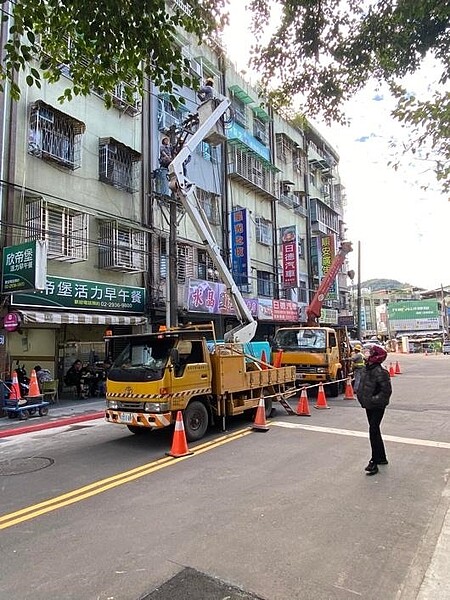 電線桿地下化工程。圖片擷取自順興里里長楊培釧Facebook
