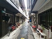 捷運頂溪站小巷惡臭　盼都更重生