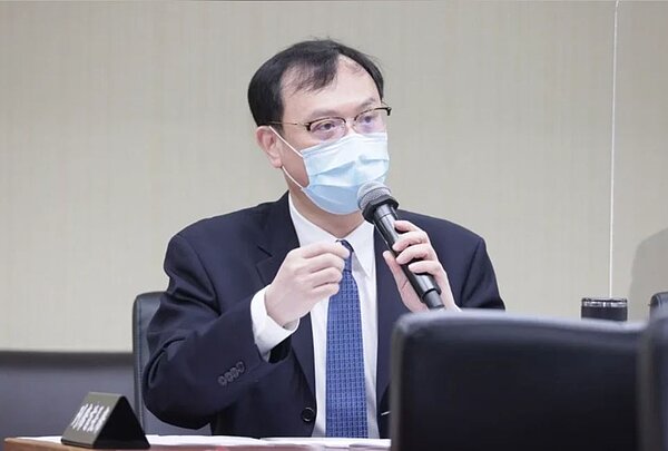 石崇良表示,因出現微燒、鼻塞症狀,前日上午經快篩確診。 圖/聯合報資料照片