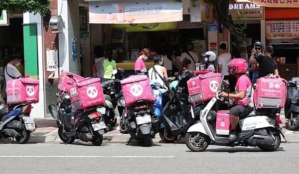 foodpanda日前無預警宣布開收平台服務費,引發消費者強烈反彈,短短一週有831件消費申訴案湧入行政院消保處。 圖/聯合報資料照片