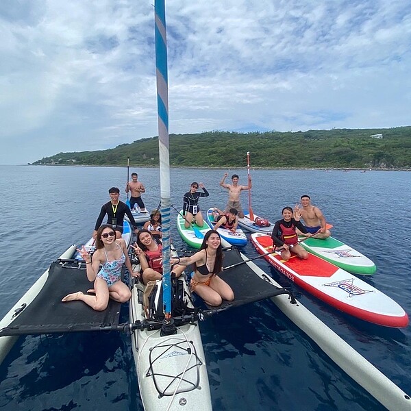 交通部大鵬灣國家風景區召開海域遊憩小平台會議,達成不開放動力水上活動、劃設自由潛水建議區,沙灘放浮具輔導業者自律為主、取締為輔共識。圖/民眾提供