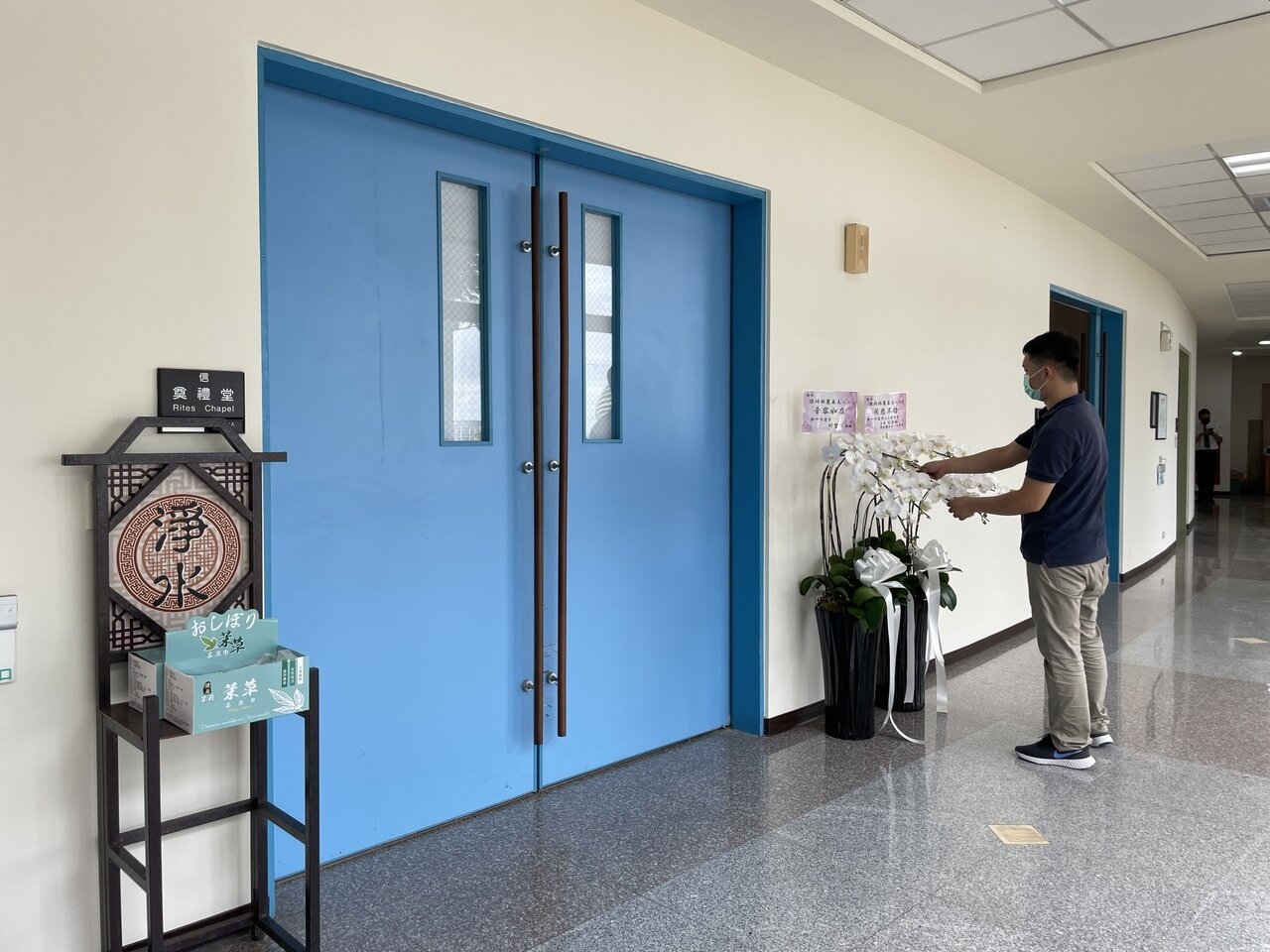 新竹市東大路正義輪胎行縱火案,陳家11口8人命喪火場身亡,經DNA確認8具遺體身分後,家屬已經拿到死亡證明書。據掌握,陳家親友家族討論將在26日舉辦告別式。記者張裕珍/攝影