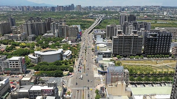 死守新竹門牌根本在繳智商稅? 外溢區「竹東、芎林、頭份、竹南」專家建議「往這買」 竹北-竹科路段上班車流量大。圖/交旅處提供