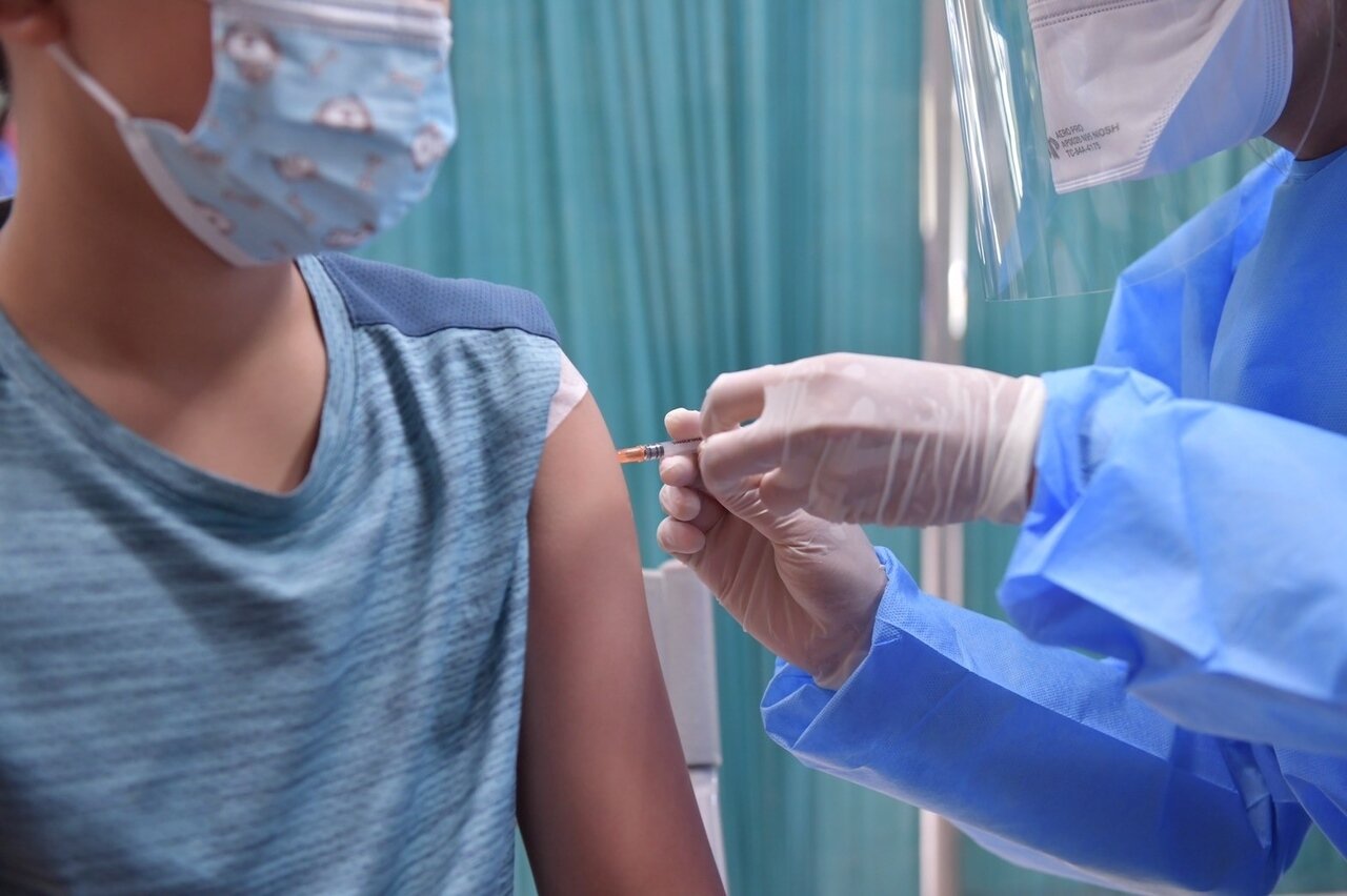 國外研究發現，住院的染疫孩童，幾乎四分之一有長新冠後遺症。 圖為兒童打疫苗示意圖，非新聞當事人。報系資料照 