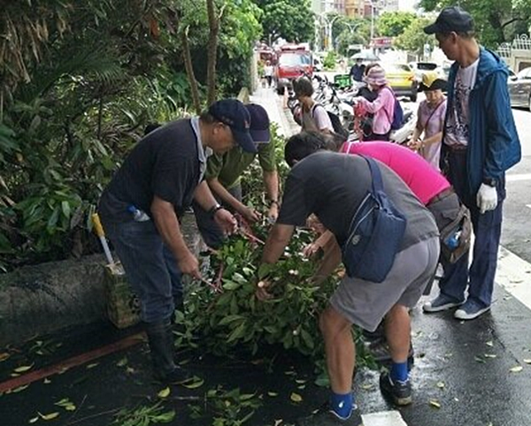 天母里的環保志工長期協助環境整潔的維持。圖／取自台北市鄰里服務網