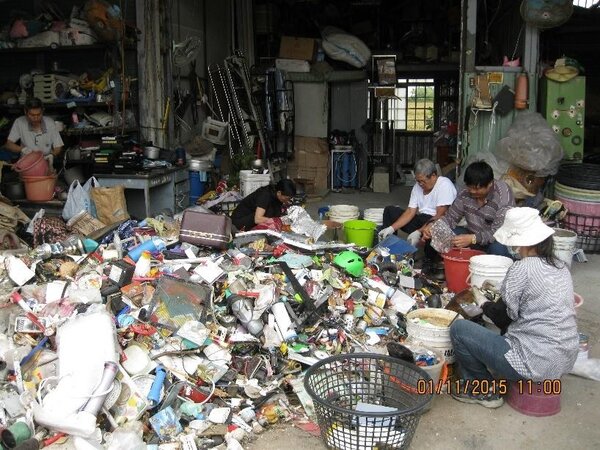 資源回收暨志工參訪活動，喚醒大家的環保意識。圖／取自台北市鄰里服務網