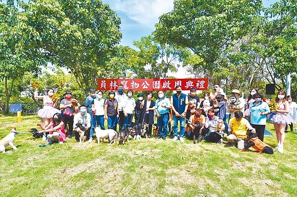 彰化首座寵物公園19日正式啟用，位在員林運動公園西側，過去為閒置槌球場，如今規畫成超過2400坪的兒童與寵物遊憩場所。圖／彰化縣政府提供／吳建輝彰化傳真