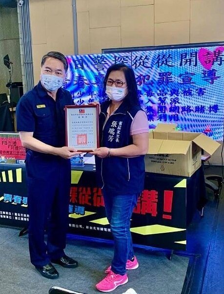 台北市南港區舊莊里暑假保護青少年青春專案。圖／取自「張瑞芳」臉書