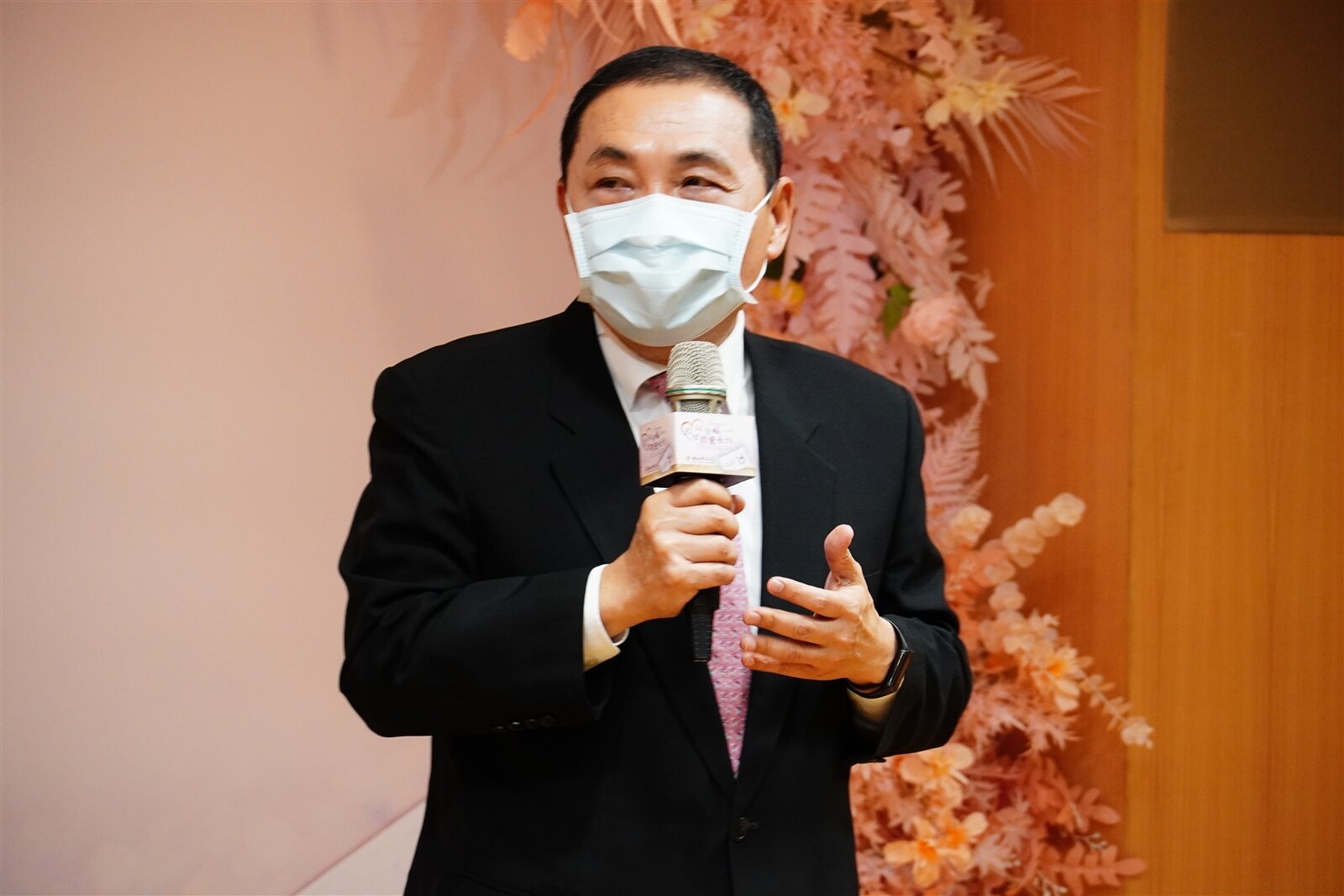 新北市長侯友宜今日致詞說,因疫情影響,結婚少一成,相對孩子也少生一成,加上疫情期間沒有回來遭除籍有10萬4千人左右,導致新北人口不斷減少。記者劉懿萱/攝影