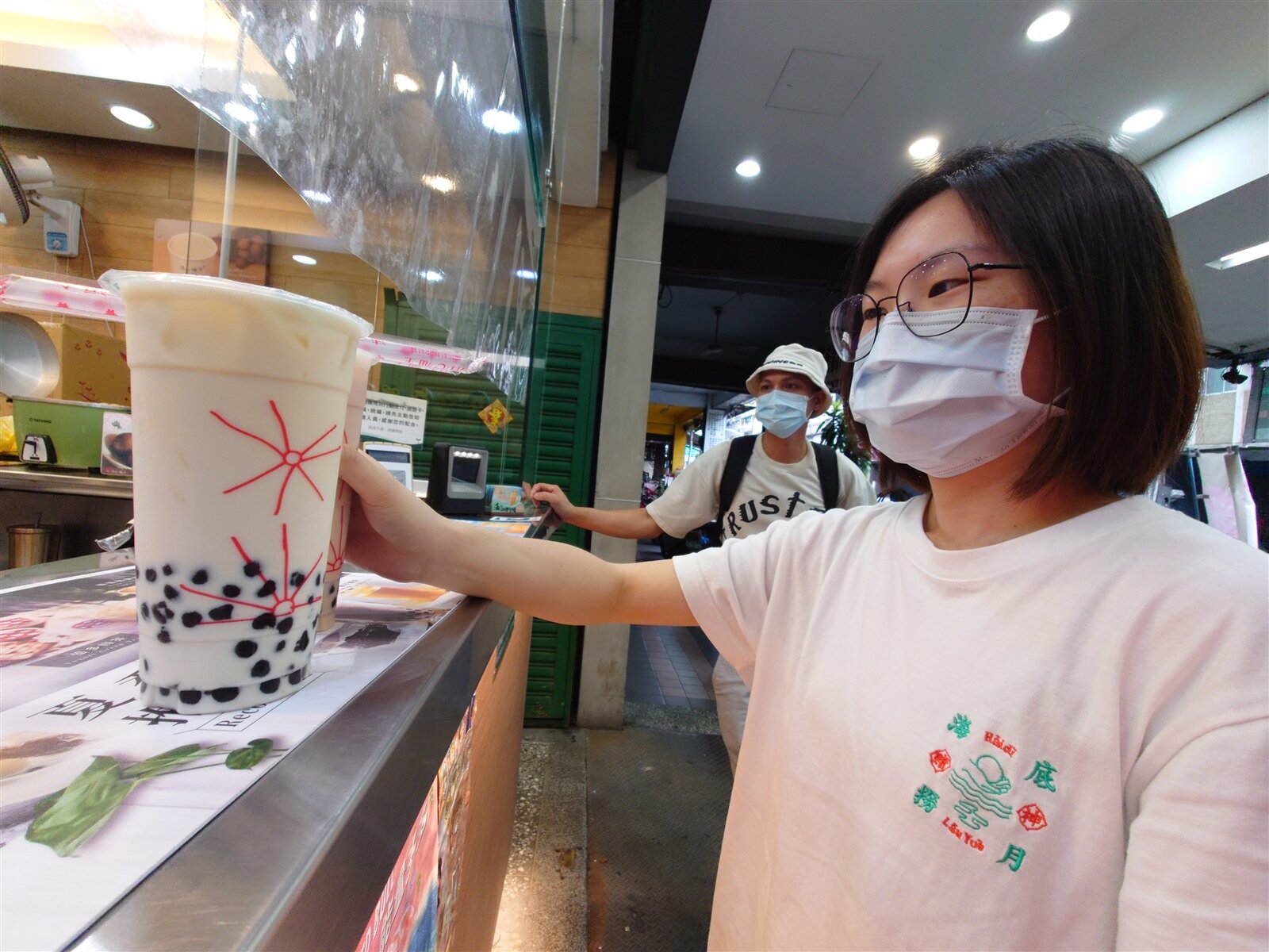 環保署今年完成暌違十年的飲料杯用量調查,二○二○年全台使用了近四十億個一次性飲料杯,對環境造成極大負荷。記者葉信菉/攝影