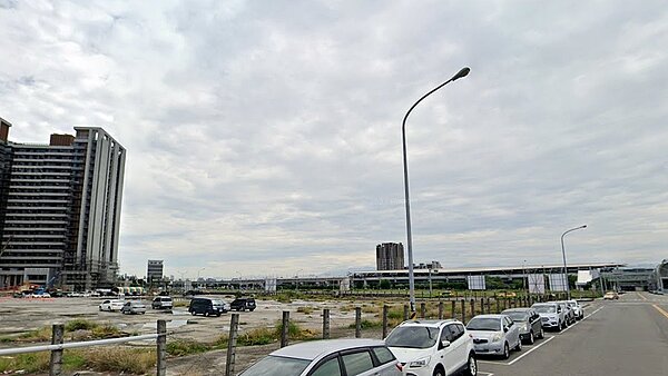 台中軌道經濟發酵,規劃「三鐵」的新烏日站近三年房價大漲4成。圖/google map