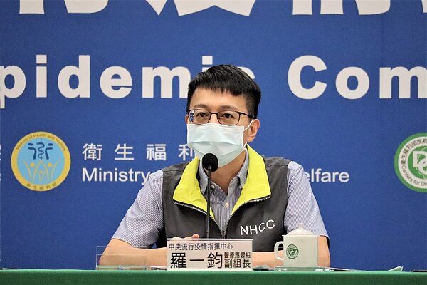 Omicron亞型變異株BA.4及BA.5境外移入病例多,專家憂心,變種大軍會在二至四周大舉入侵,指揮中心代理發言人羅一鈞表示,會嚴陣以待,但不認為會這麼快。圖/指揮中心提供