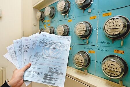 台電今年發購燃料成本年增逾3千億元,專家建議用電大戶的工業用電,應較一般商店及民生用電承受較高的電價調漲費率,以達公平正義、節能減碳的目的。圖∕本報資料照片