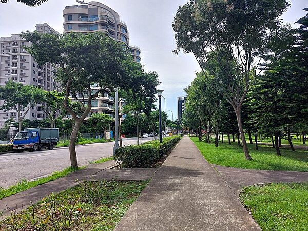 青埔公十公園旁一個高價宅，疑似有地下室、車道滲漏水情況。該社區住戶指出，這案子的建造品質整體上都還算ok，滲漏水問題，建商也有積極處理。圖／好房網News記者林和謙/攝