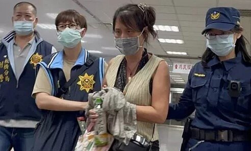 惡房東張淑晶(右二)因在法庭上罵哥哥「假孝子」、「無恥」,遭北檢依妨害名譽罪起訴。圖/聯合報系資料照