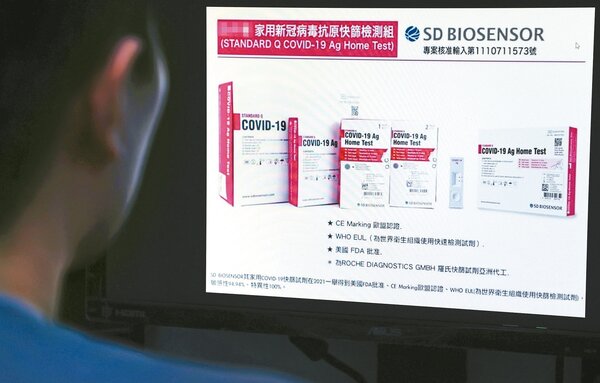 一款韓製快篩曾在今年三月遭FDA警示要求下架；但進口商在宣傳時，竟仍以「美國FDA批准」做宣傳。聯合報記者侯永全攝影