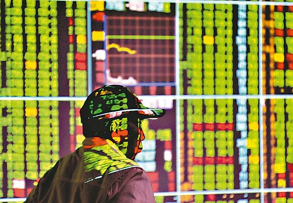 台股20日開低,早盤一度翻紅,但隨後一路下跌。圖/聯合報系資料照片