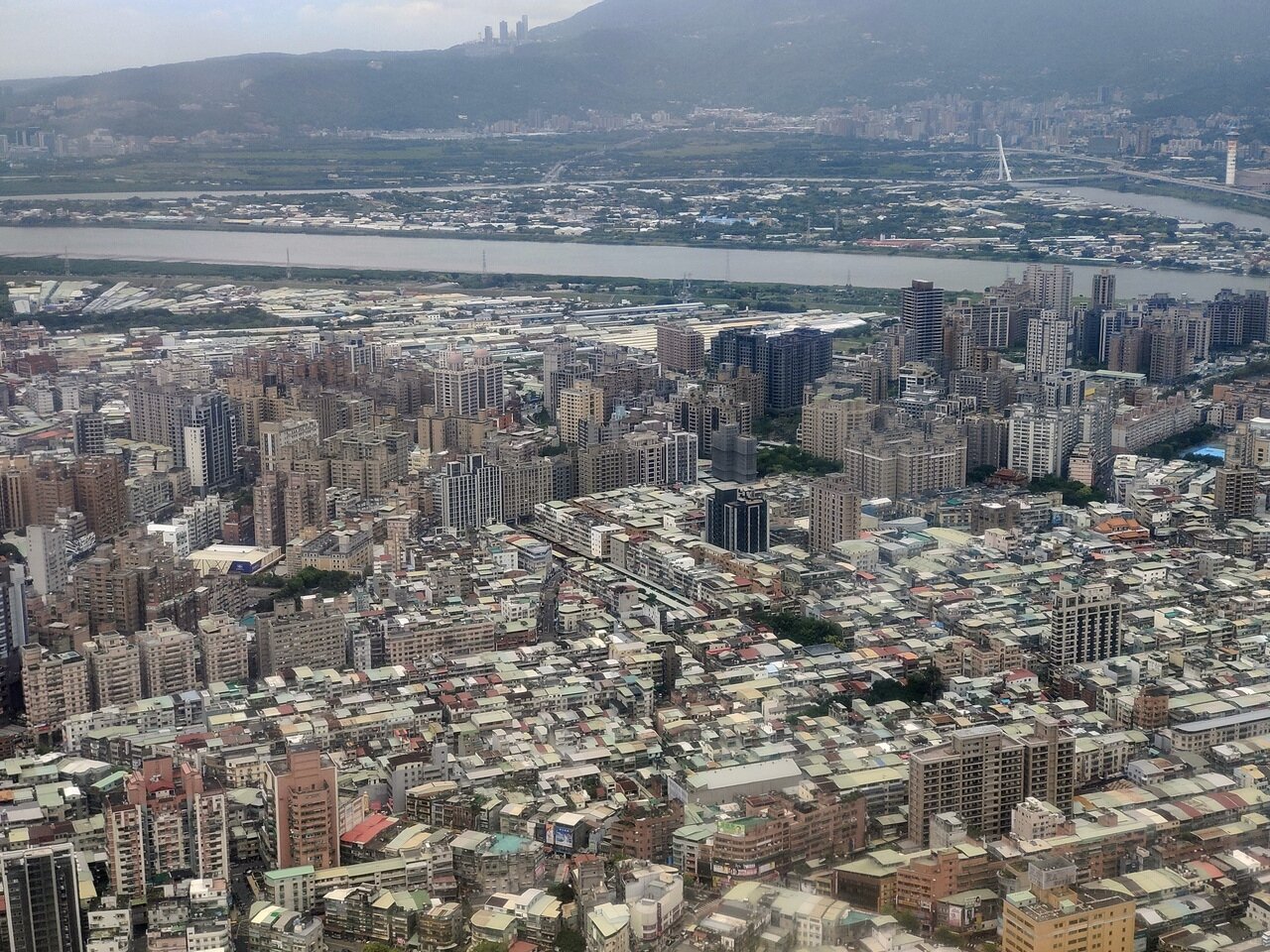 新店區一戶建案實價登錄站上9字頭,引發網友熱議。示意圖。聯合報系資料照/記者林澔一攝影