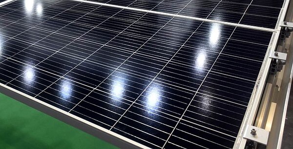 經濟部21日預告《再生能源發展條例部分條文修正草案》,將仿效德國立法,未來新建、增建或改建達一定規模以上,屋頂必須強制設置太陽光電設備,以利充分利用屋頂空間。圖/中時電子報