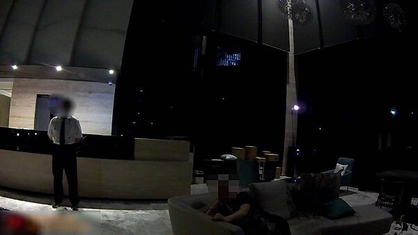 一名王姓婦人日前深夜獨自一人在台北市內湖區某社區內沙發區滯留，管理人員不知所措，立即通報警方協助處理。圖／台北市政府提供