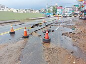 桃園桃鶯路水管破裂　影響逾2萬戶