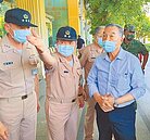 家屬忍痛放手　同袍列隊淚別機工長