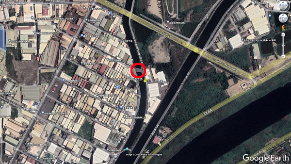 民眾黨台南市議員參選人江明宗接獲民眾陳情,過去開安五街存在無名橋銜接台江大道,因安順大排整治拆除,建議在原址搭建便橋即可有效舒緩壅塞情況。圖/江明宗提供