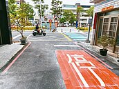 借鏡日本　鋪紅底畫「停」減速