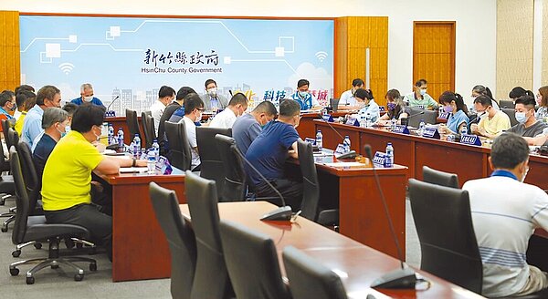 新竹縣湖口鄉今年1到3月因交通事故死亡有11人,相較去年同期增加8人,縣府召開道安會議時提出檢討。(新竹縣府提供/邱立雅竹縣傳真)