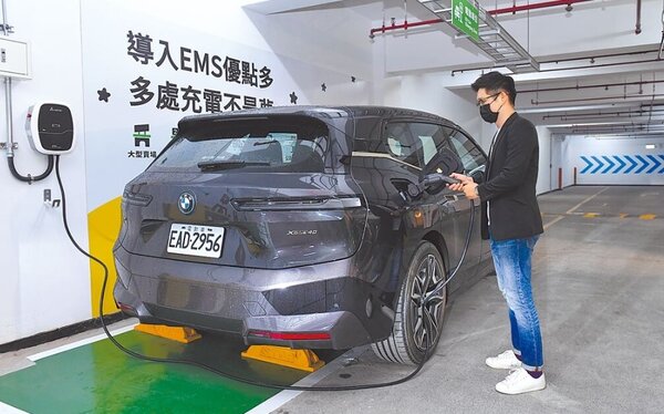 台灣政府打算推全電動車政策，但攸關電動車普及關鍵的充電站設施，建設進度仍遠遠跟不上。圖／中時電子報