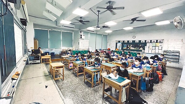 桃園市草漯地區人口不斷移入,人口成長速度超乎預期,當地的草漯國小學生數面臨滿載問題。(桃園市政府教育局提供/陳夢茹桃園傳真)