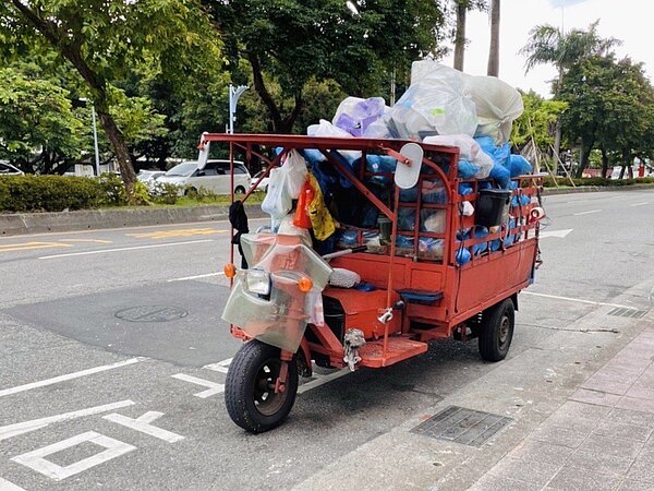 失聯移工阿杜平時靠撿拾回收物維生。記者邱奕能/翻攝