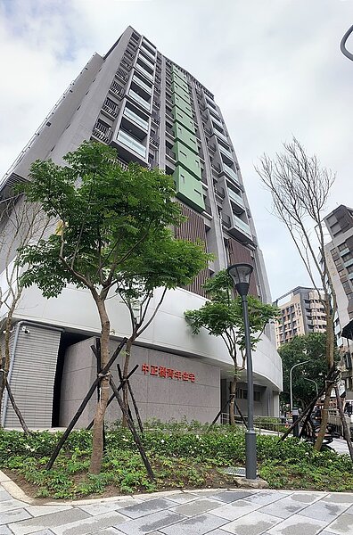 新落成的永和中正橋派出所並結合青年社會住宅,提供70戶社宅單元。圖/新北市城鄉局