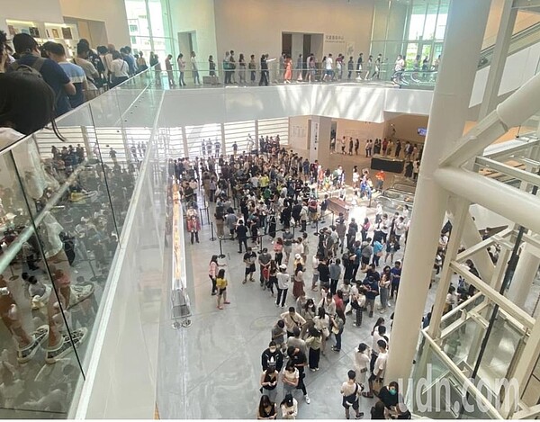 因為內容驚悚而造成轟動的南美館「亞洲的地獄與幽魂」展,28日起將採分時段分流的方式參觀。圖/南美館提供