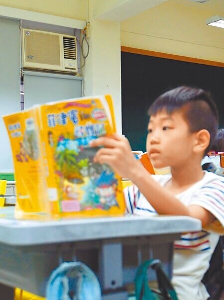 
台北市各級學校都已裝設冷氣，國中小電費及維護費也已納入補助，教育部明訂，只要室內溫度達到28度以上，學校就要開冷氣。（本報資料照片）
