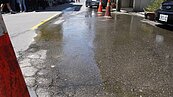 基隆武隆街103巷自來水爆管　百餘住戶不滿分攤修還付路修費