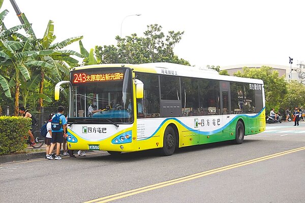 台中市每年編列經費補貼公車業者虧損,但公車服務品質仍不佳,引發議員不滿。(市府提供/林欣儀台中傳真)