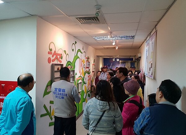 臺北市中正區黎明里里民認真聆聽。圖/取自「臺北市鄰里服務網」