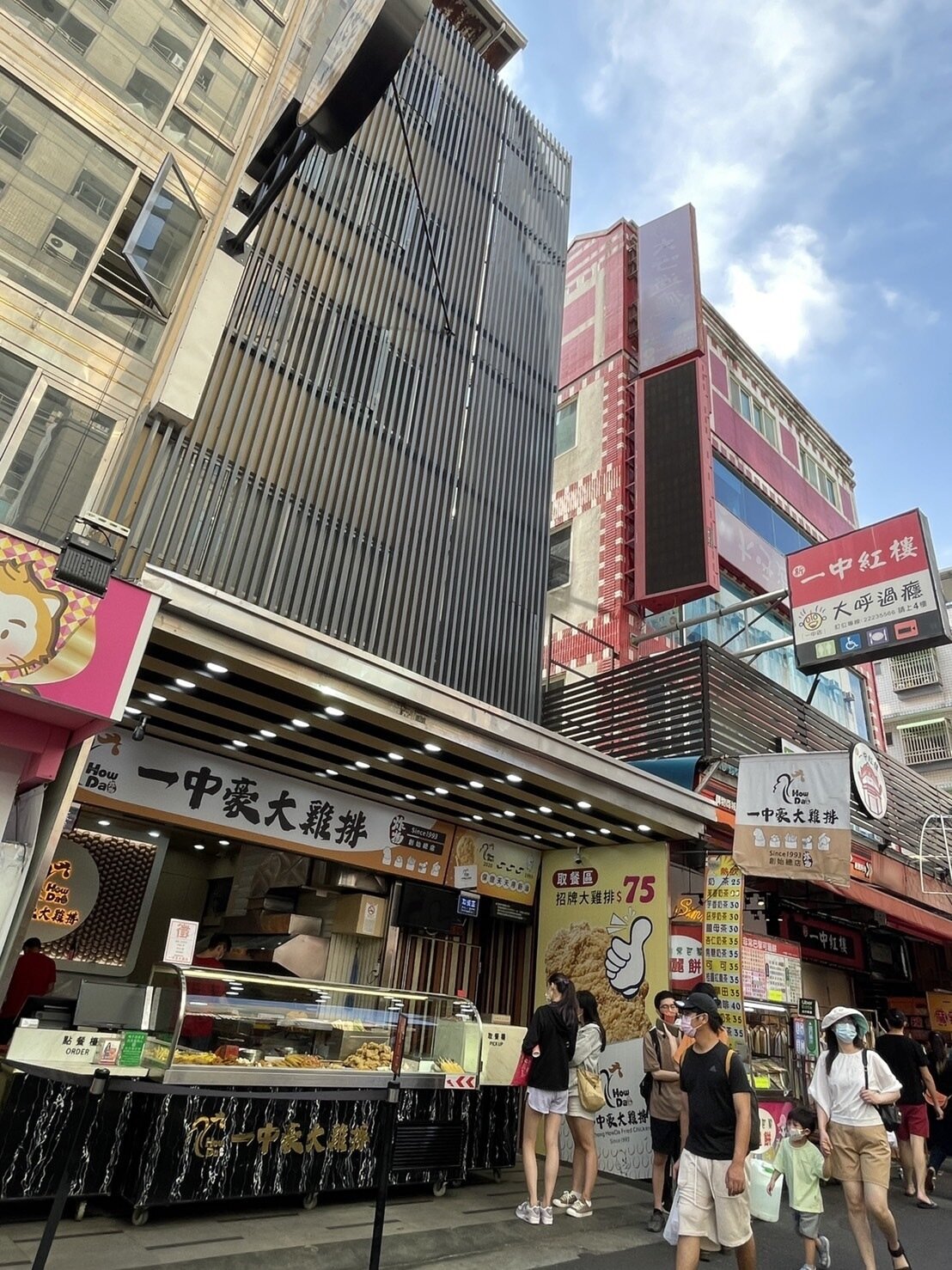 台中市一中商圈知名店家「豪大雞排」傳出頂讓消息。記者陳秋雲/攝影