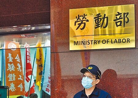 期待「最低工資法」能夠加速進行審議,成為今後基本工資調整的依據。圖∕本報資料照片