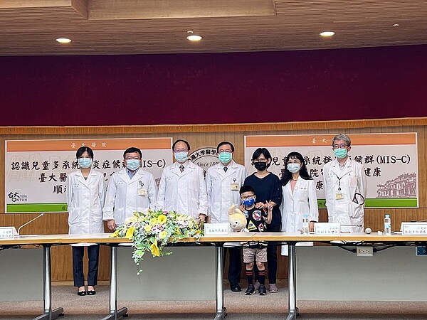 台大醫院兒童團隊提出警訊,本波疫情高峰為5月20日,預估這一兩周將進入「兒童多系統發炎症候群」(MIS-C)高峰期。記者鄒尚謙/攝影