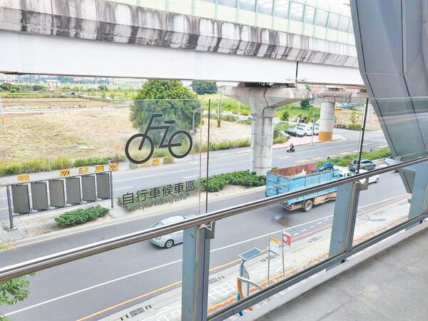 台鐵7月1日起在台中市增開6個車站人車同行，方便民眾帶著自行車到遠方旅行。圖／台中交通局提供