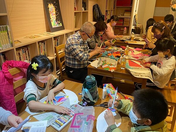 親子紙藝課程。圖/莊銘淵里長提供