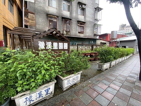 國光路97號旁豫溪里香草園圃。（圖／廖亦芳里長提供）