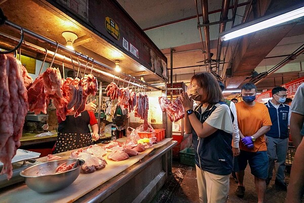 新竹市宣布今年7月至12月竹市公有市場、果菜市場攤位租金減半，近2千名攤商受惠。圖／新竹市政府提供